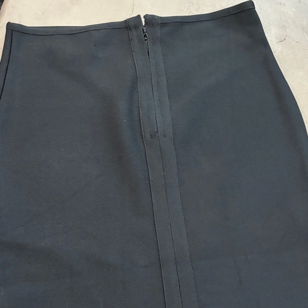 Gracia Classic Black Pencil Skirt - Picture 2 of 5